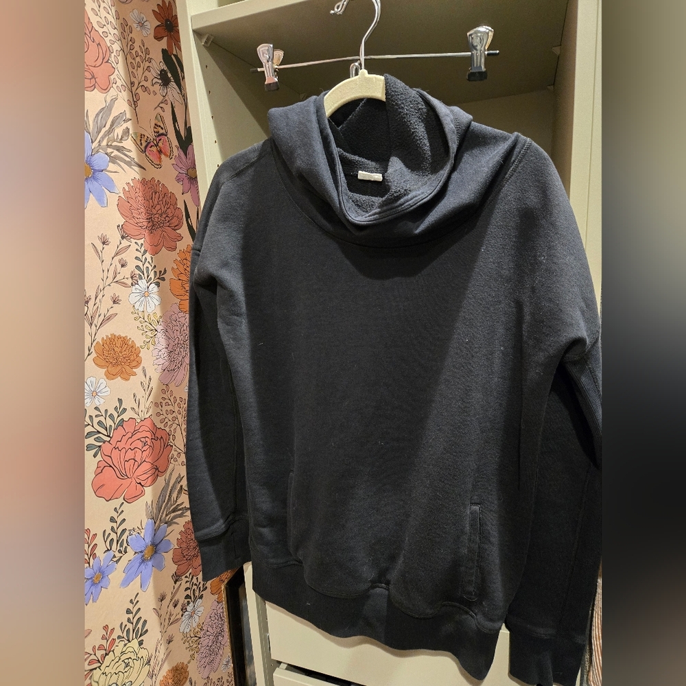 ZYIA Women's Black Hoodie Sweatshirt